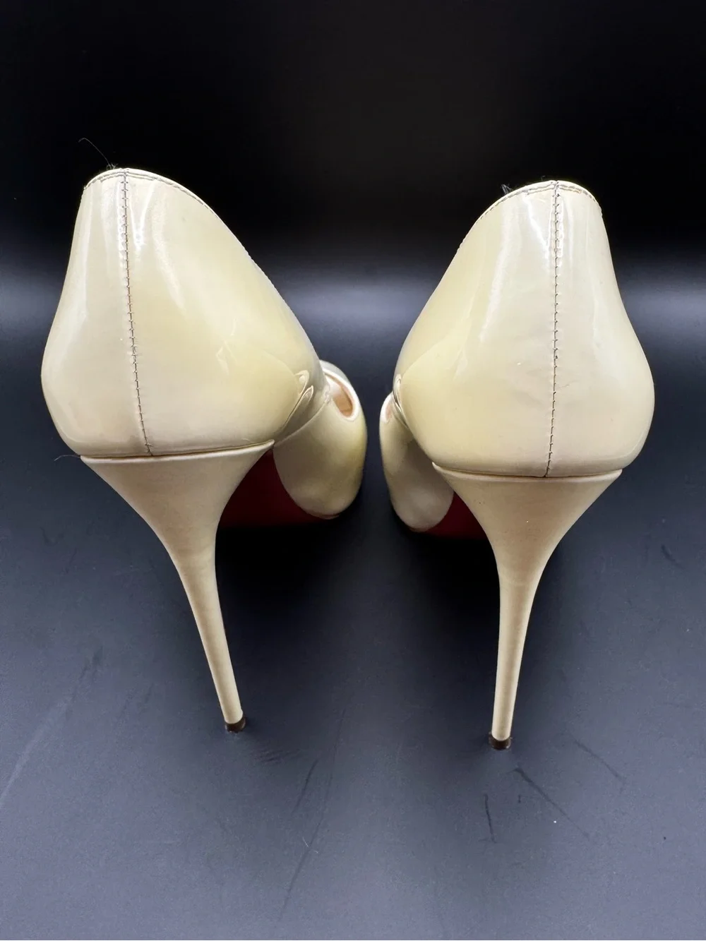 Christian Louboutin Very Privé 120 Ivory Patent Peep Toe Heels EU 37